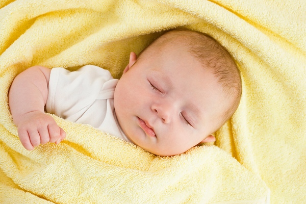 Giấc ngủ của trẻ sơ sinh - bé do mo hoi trom